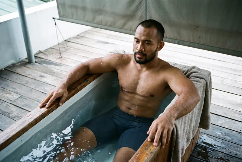 Ice bath / cold plunge di Bekasi — pemilik menikmati sesi pertama